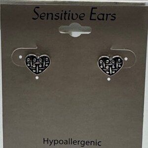 Sensitive Ears Heart Stud Earrings Hypoallergenic Silver Tone Metal  New